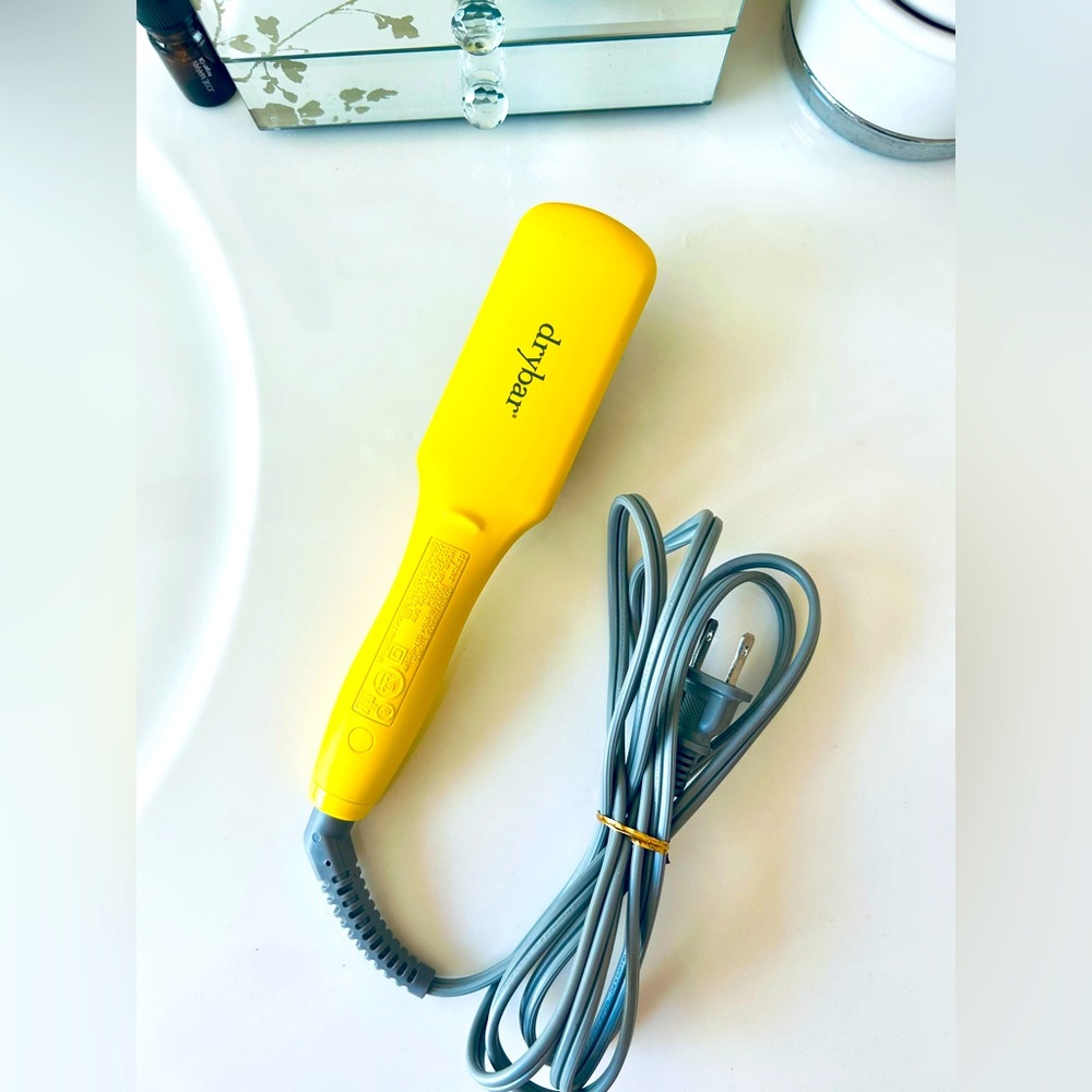 DRYBAR Baby Brush Yellow Straightening Iron